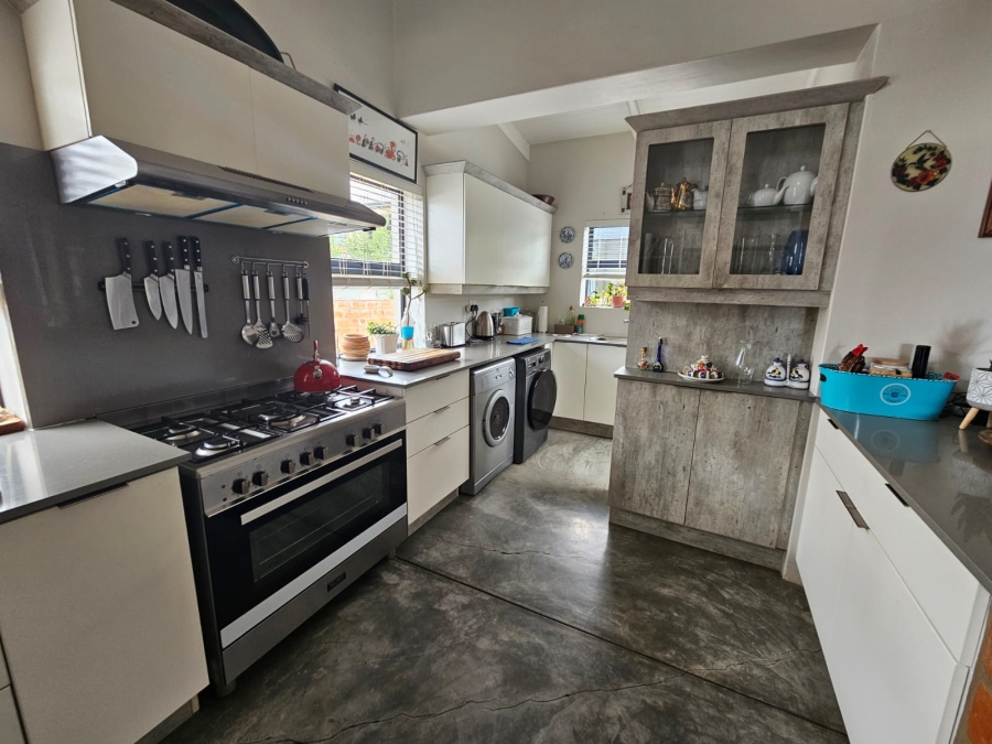 2 Bedroom Property for Sale in Stilbaai Wes Western Cape